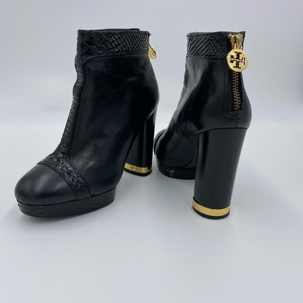 Tory burch boots size 5